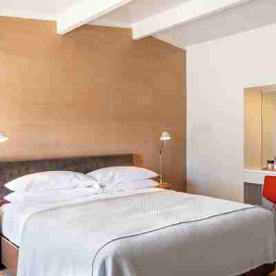 Otis Harbor Springs Rooms