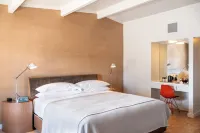 Otis Harbor Springs Hotels in Friendship Township