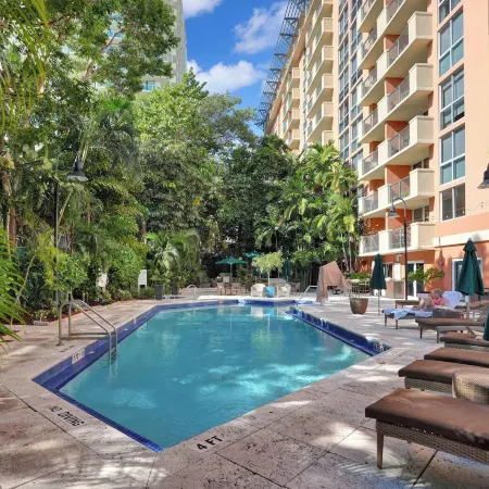 Relaxing Condo Hotel in the Grove, Free Parking