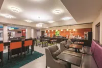 La Quinta Inn & Suites by Wyndham Houston Bush Intl Airpt E