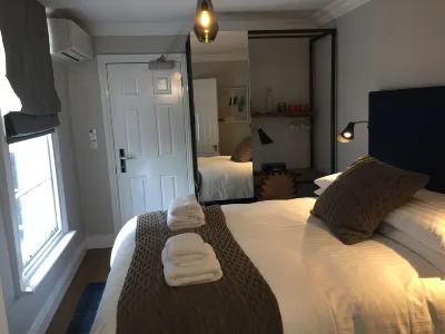 Pembroke Hall Hotels near Cafe Java Donnybrook