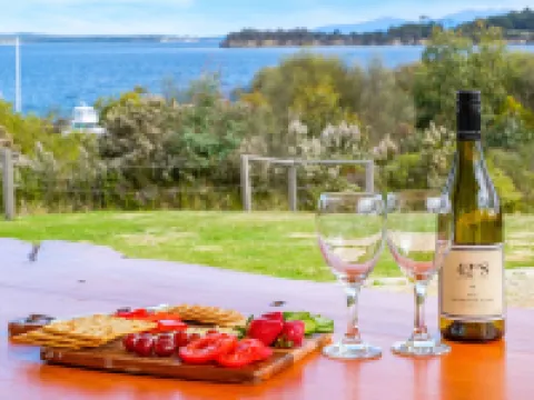 Manfield Seaside Bruny Island Hotels in Alonnah