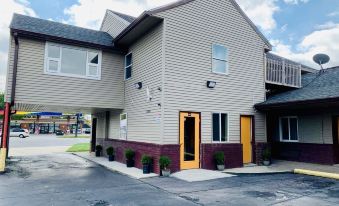 Motor City Inn & Suites