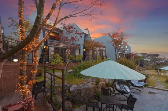 هيلينج إيليفينث بنسيون