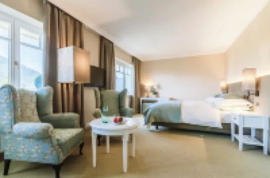 ホテル ピエンツェナウ アム シュロスパーク