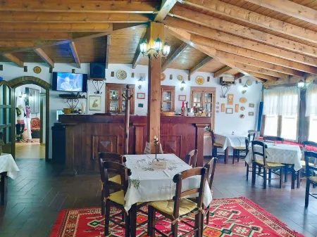 Guva Mangalem Hotel Restaurant Отели рядом с достопримечательностью «Берат Касл»