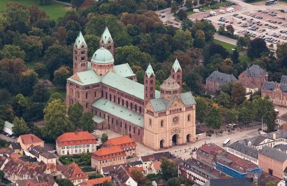 克爾法爾茲酒店