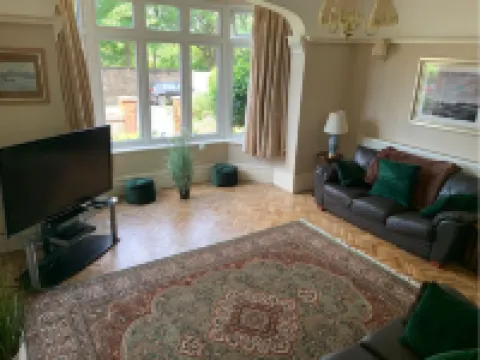 Entire Seaside Home, Sleeps 8, All en-Suite Rooms