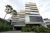 New Grand Park Hotel فنادق في Krembangan