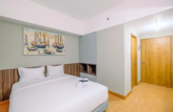 Comfortable Pool View Studio Room at LRT City Jatibening Apartment - parking