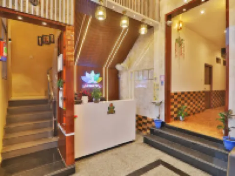 Hotel the Ramay Palace Hotels in Ayodhya