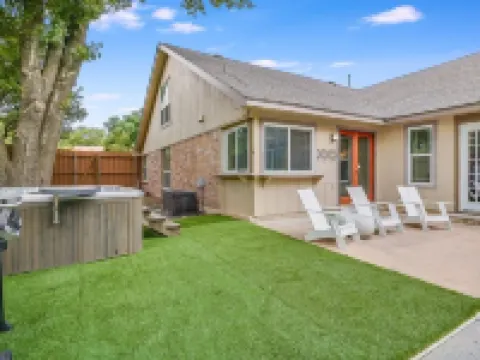 Great Pool House with Modern Design Touches! Hotels in Wells Branch