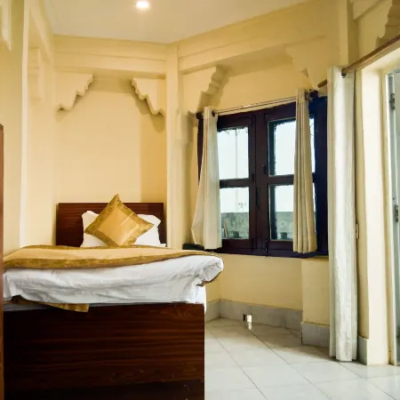 Dwivedi Hotels Palace on Steps