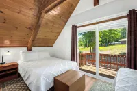 Boondock Bliss - Lakefront, Private Dock Sleeps 15!