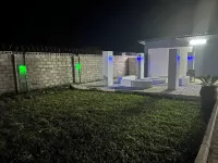 Luxurious Motherland Apartments Hoteles cerca de Kalimba Reptile Park