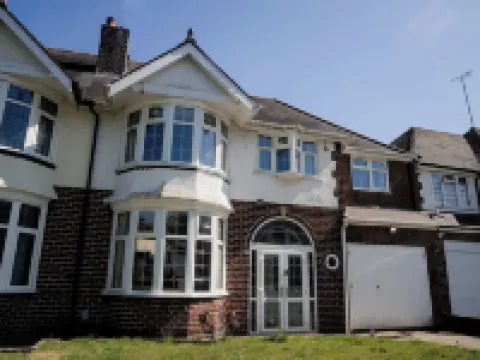 6-Bed House - Sleeps 13 - Families & Contractors Hotels in Dudley