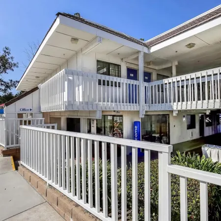 Super 8 by Wyndham Livermore