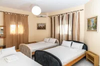 Chris Apartments