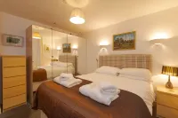 White Lodge Apartments Hotels near Mawgan Porth Beach