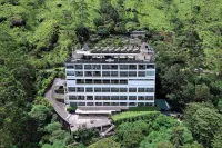 Amber Dale Luxury Hotel & Spa, Munnar