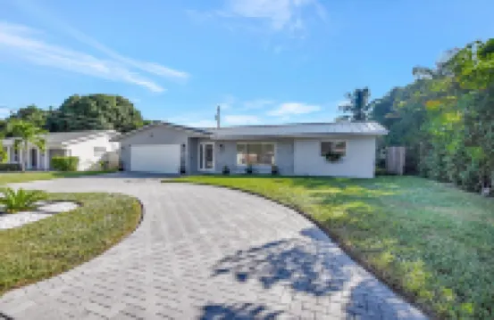 Boca Beauty - Stylish Home with Pool 3 Bedroom Home by RedAwning