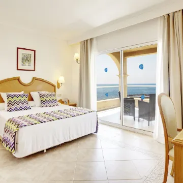 Grupotel Santa Eulària & Spa - Adults Only Отели рядом с достопримечательностью «Пристань для яхт Санта-Эулалия»