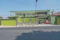 RedDoorz Syariah near Museum Wisma Karya Subang Hotel dekat Pasar Pujasera Subang