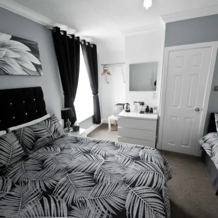 Rossall Guest House Blackpool-Ideal for Families & Couples