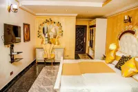 Tobby Royal Suites
