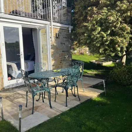 Brighouse Studio - Pet Friendly! - Free Parking