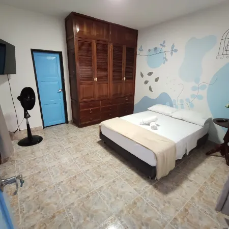 Hostal Colors