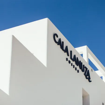 Cala Lanuza Suites