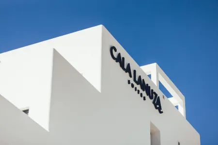 Cala Lanuza Suites