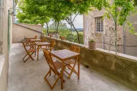 La Tour des Remparts Hotels in Rochemaure