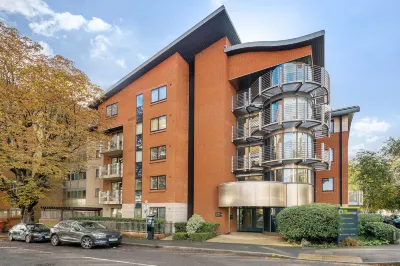 Roomspace -The Courtyard Penthouse Hotels in Wimbledon