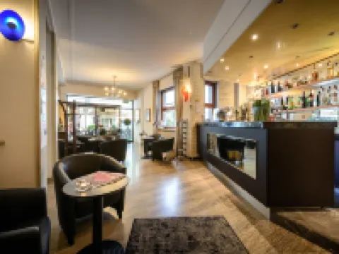 科羅納酒店 蒂拉諾酒店