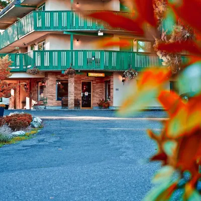 Robin Hood Inn and Suites Hotels near Victoria Public Librairy