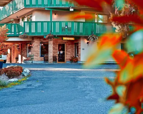 Robin Hood Inn and Suites Hotels near Summit Park