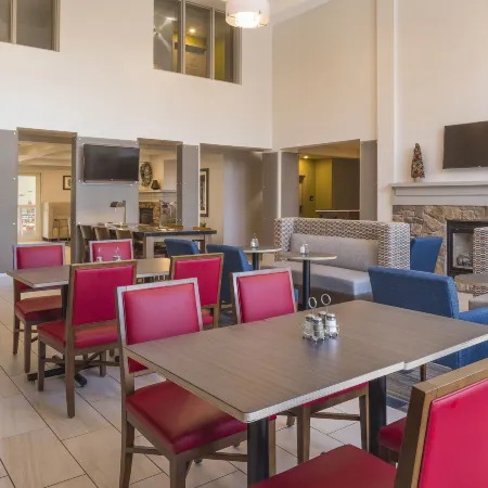 Holiday Inn Express & Suites WHITE RIVER JUNCTION by IHG