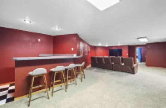 The Lakehouse: Pool, Theater, Game Room, Lakefront