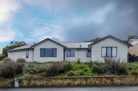 Vancouver's End by the Bnb Collection