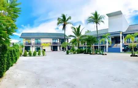 The Coco Grand Chalet Pakbara