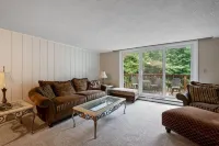 • Hiker's Haven • Weekly & Monthly stays • Pool & Trails Hotels in Thornton