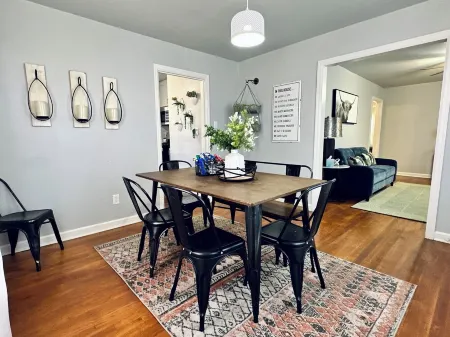 3-bedroom house, Pet Friendly with High Speed Internet, in Cozy Amarillo Отели рядом с достопримечательностью «Amarillo Museum-Natural History»