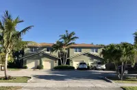 1 block to Ocean-Deerfield Beach Townhouse 3/2. 5 Hotels near Deerfield Highlands Nature Preserve