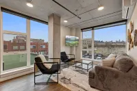 Spacious Urban Luxury Living with Free Parking