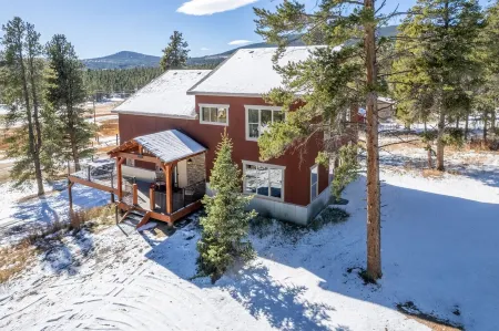 Embrace Coziness At Rudolph Ranch: Skiing, Hiking, Trail, Casino's. Pet friendly