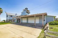 The Lighthouse - Beachfront - Perfect for Groups
