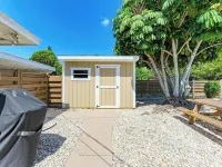 PARADISE RETREAT A 3/2 PET FRIENDLY POOL HOUSE ウェスト・ブレイドゥントンのホテル
