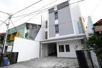 RedDoorz Plus Syariah near Mall Pondok Indah Hotel di Jakarta Selatan